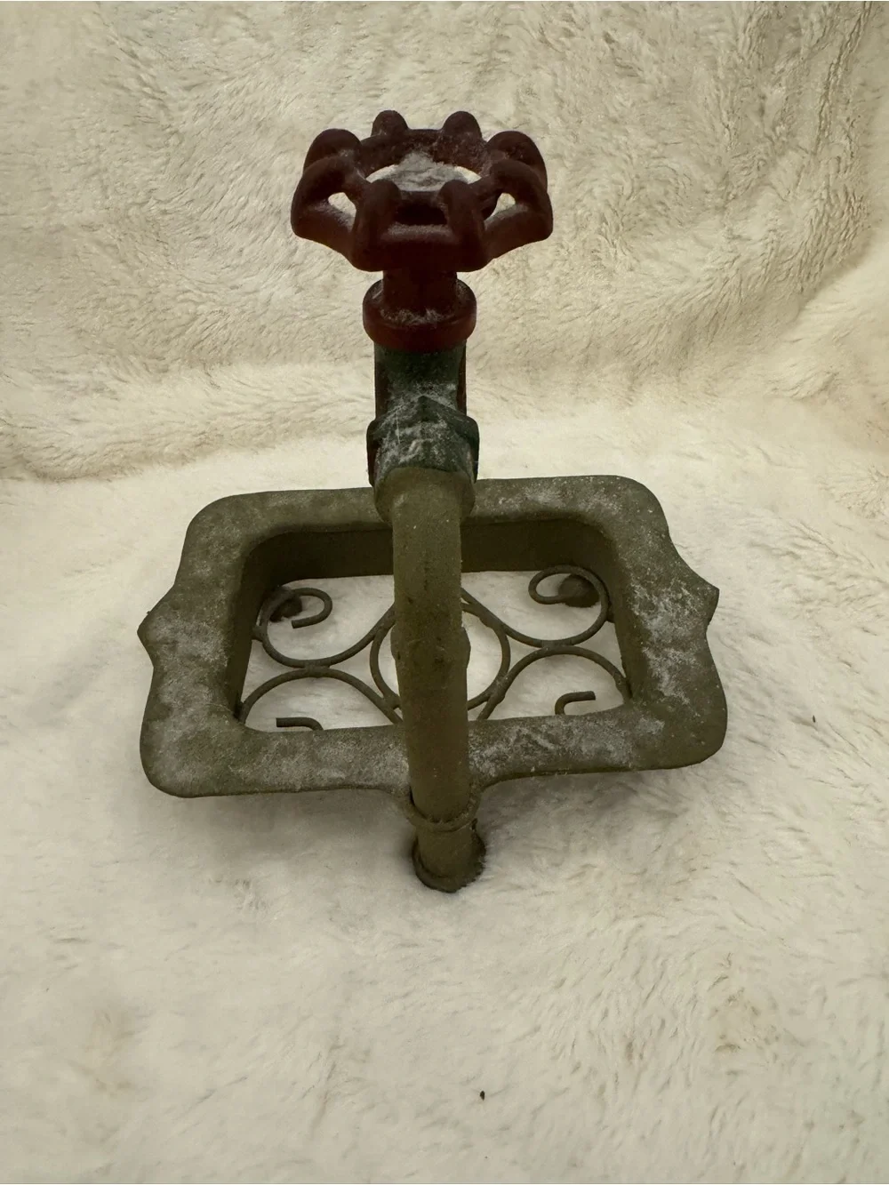 Decorative Metal Garden Faucet Hook with Tray - Red & Olive Green